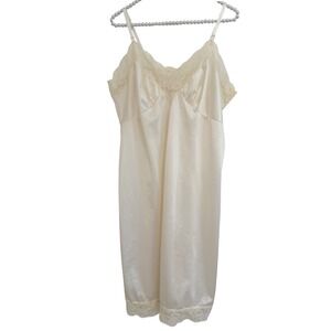 Vintage Wondermaid Ivory Lace Trim Full Slip Antron III Nylon Size 40B USA Made